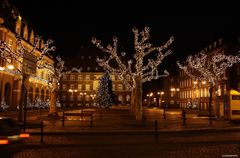 Weihnachtlicher Lichterglanz auf dem Rathausplatz in Bottrop