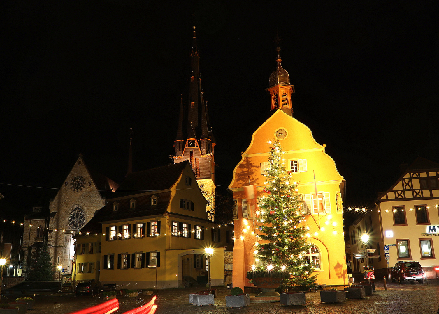 Weihnachtlicher Marktplatz Gau-Algesheim