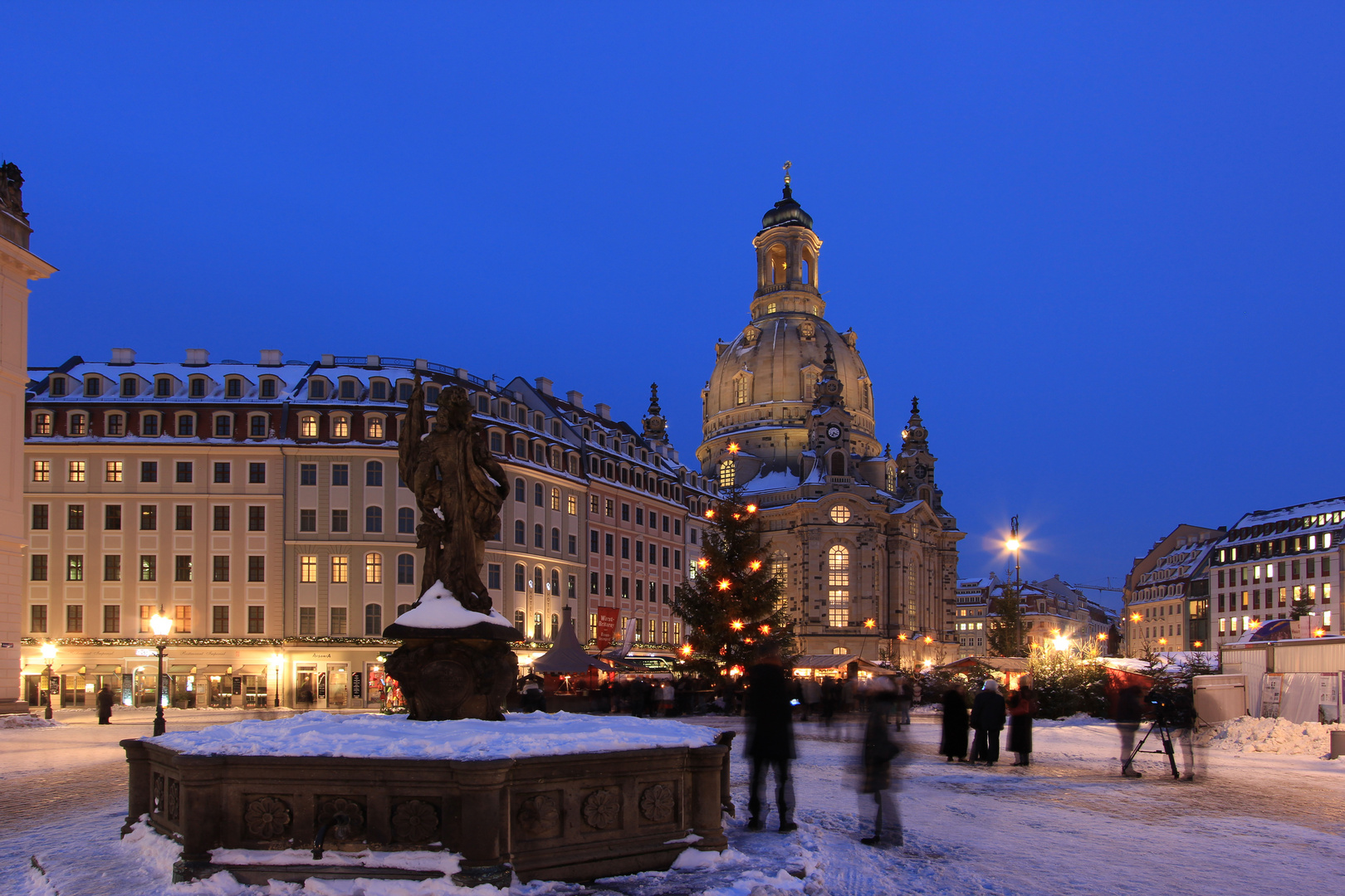 Weihnachtlicher Neumarkt