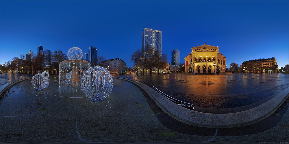 Weihnachtlicher Opernplatz