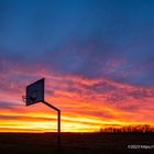 Weihnachtliches Abendrot am Sportplatz