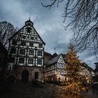 Weihnachtliches Albrecht Dürerhaus in düsterer Stimmung 