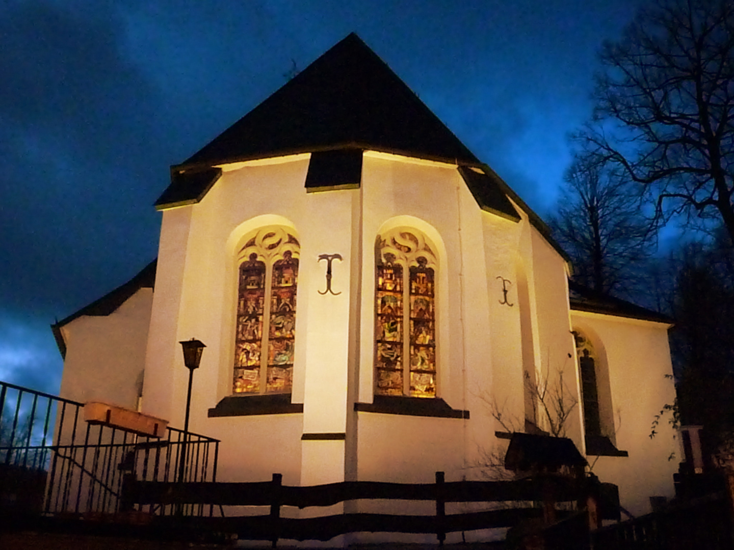 Weihnachtliches Herscheid, Ansicht der Apostelkirche von Osten