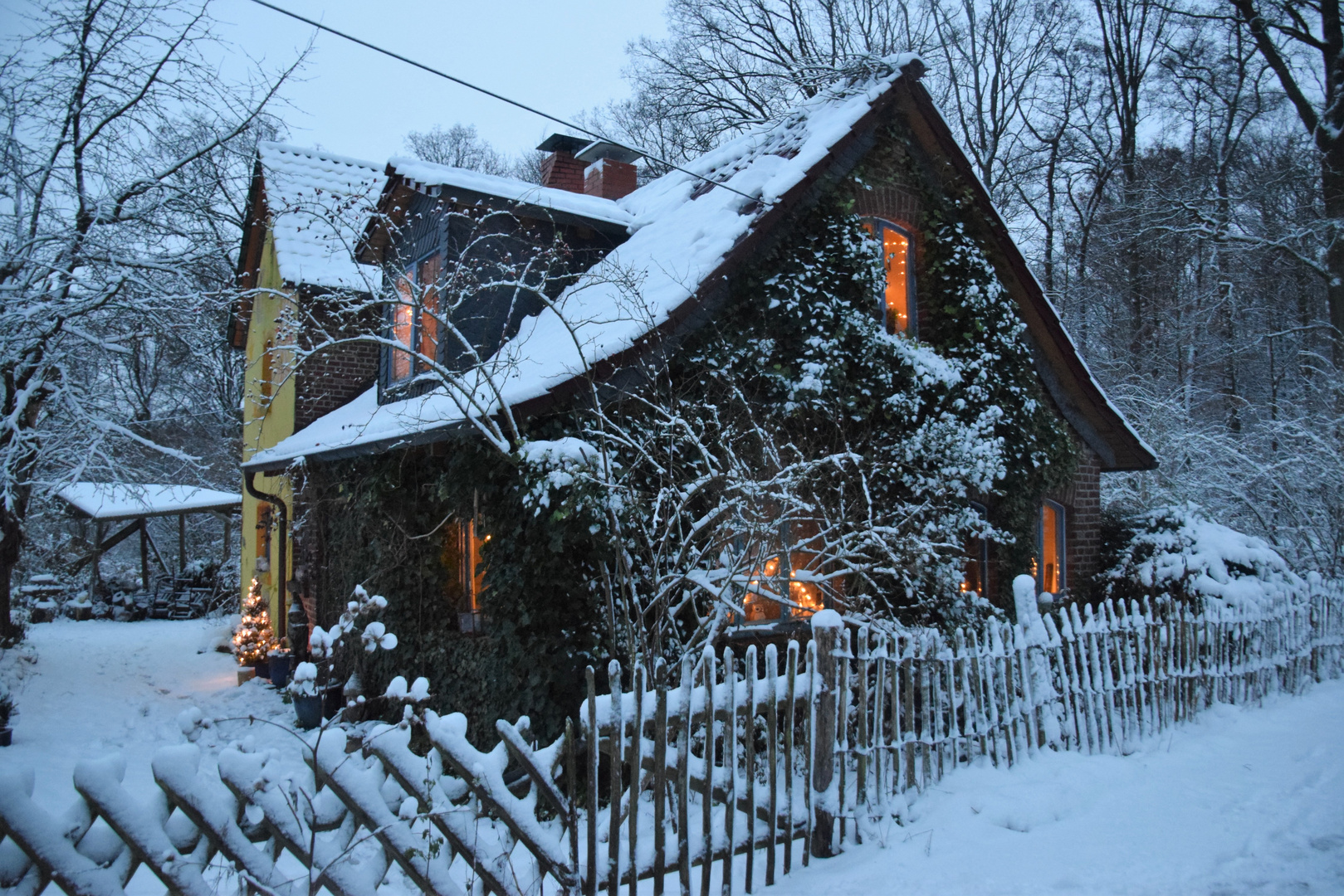 Weihnachtliches Waldhaus