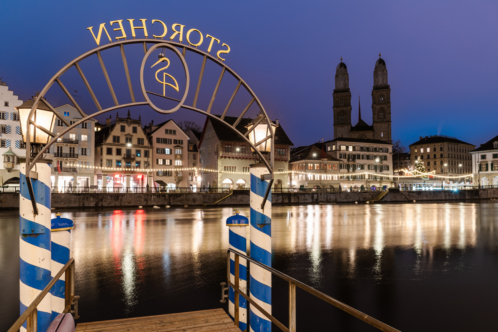 Weihnachts-Morgenstimmung an der Limmat