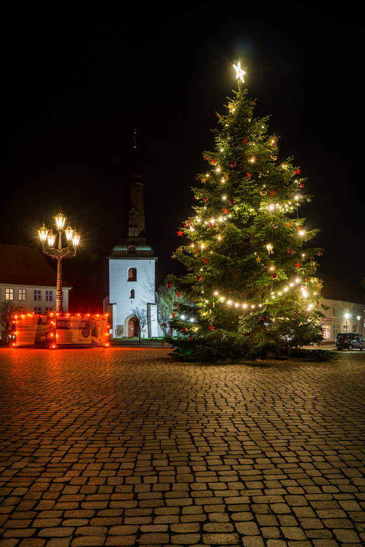 Weihnachtsbaum auf dem Marktplatz