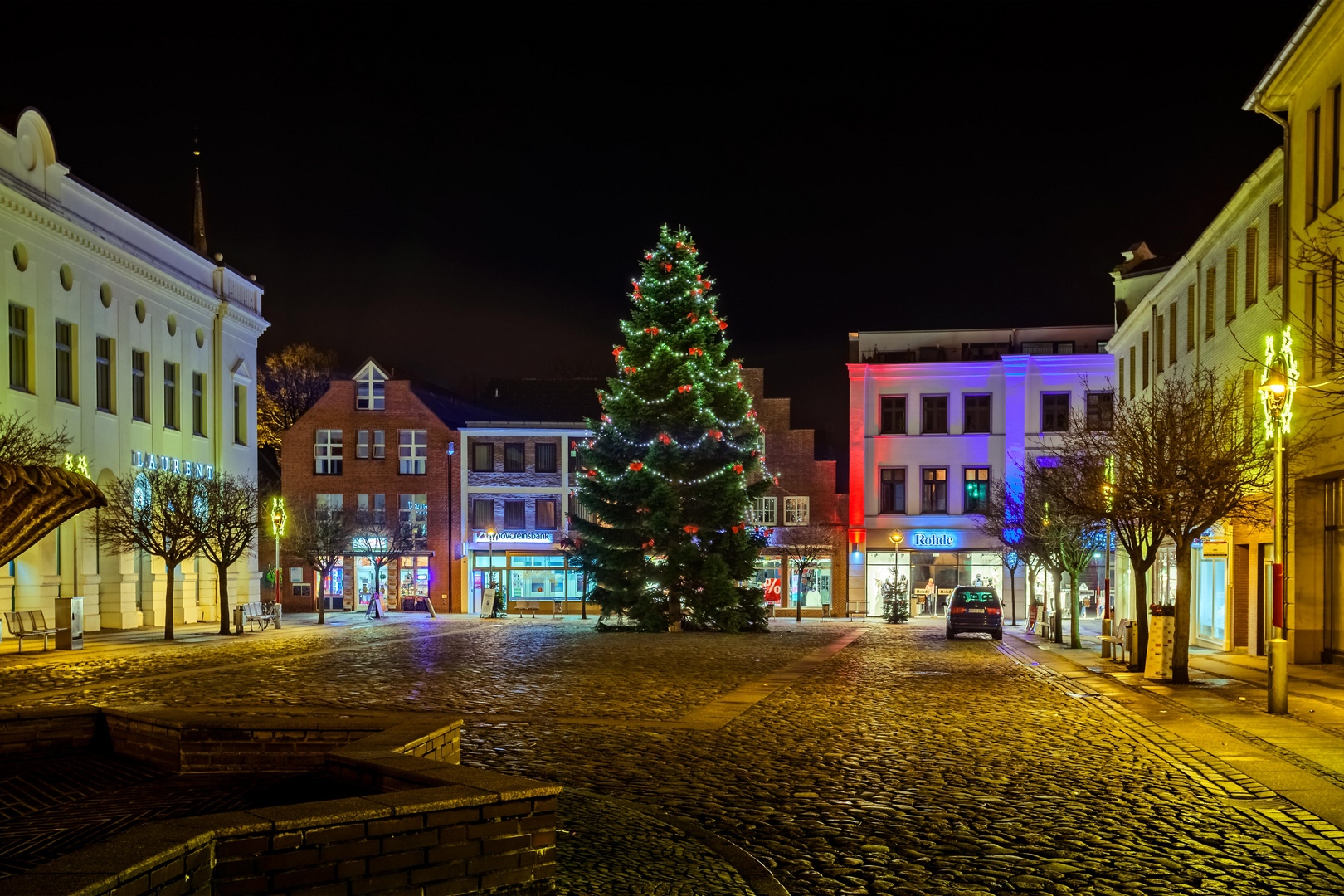 Weihnachtsbaum auf dem Marktplatz in Bad Oldesloe