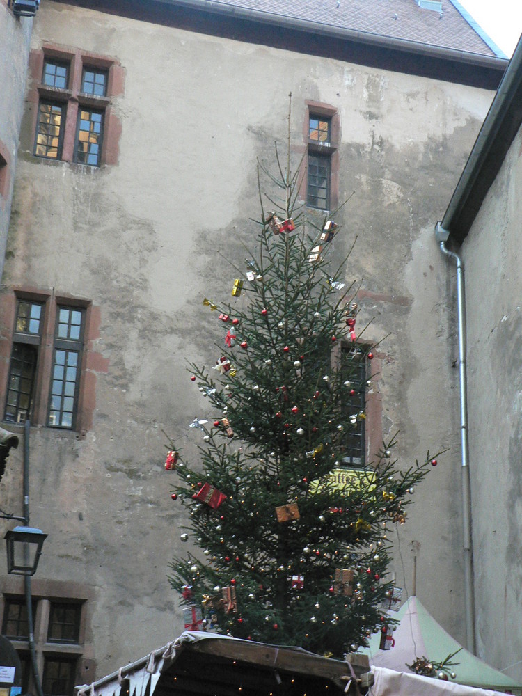 Weihnachtsbaum auf der Ronneburg