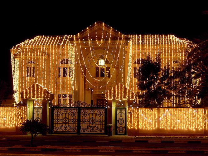 "Weihnachtsbaum" Haus im Sommer