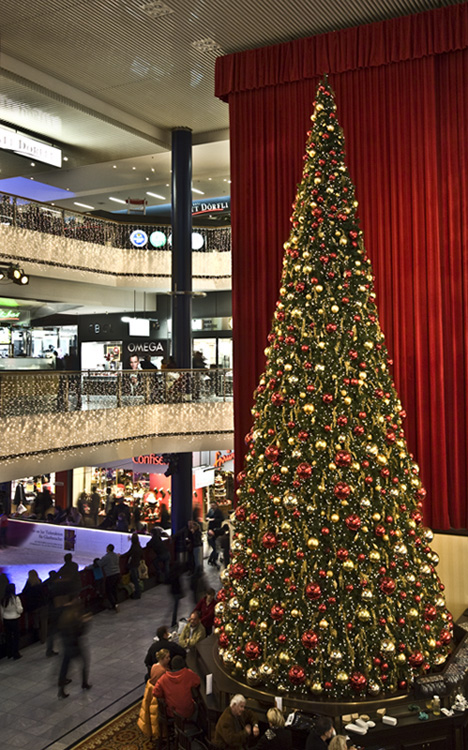 Weihnachtsbaum im Einkaufszentrum Glatt