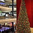 Weihnachtsbaum im Einkaufszentrum Glatt