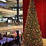 Weihnachtsbaum im Einkaufszentrum Glatt