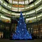 Weihnachtsbaum im "Innenhof" von One Beacon Court