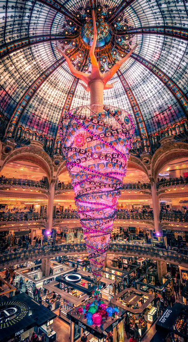 Weihnachtsbaum in der Galeries Lafayette, Paris