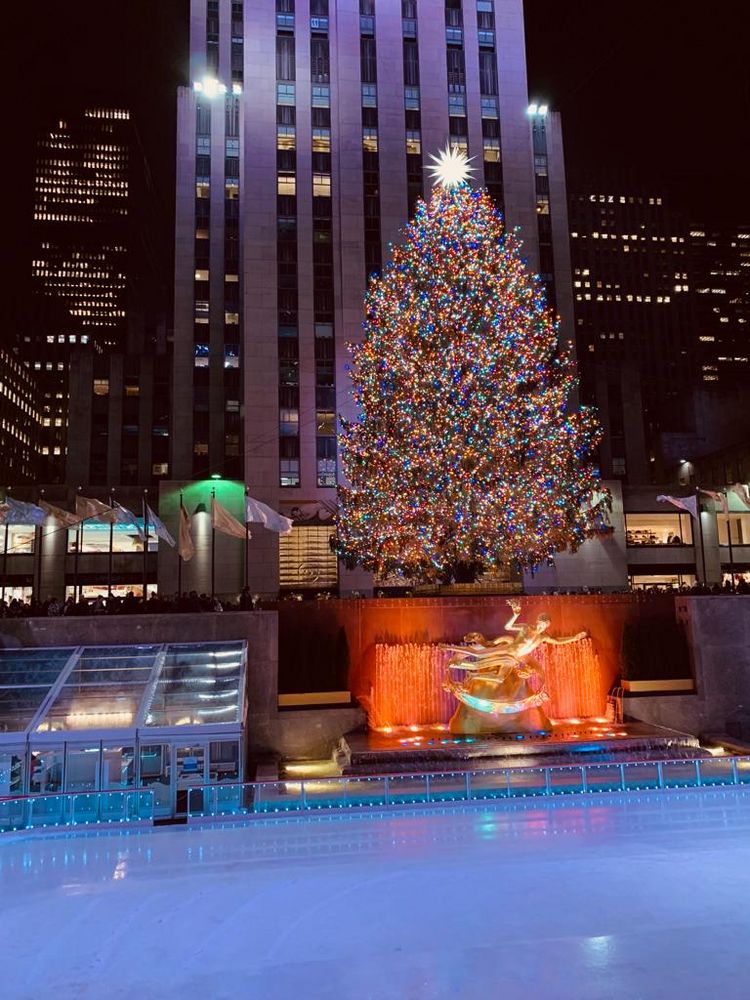 Weihnachtsbaum mit Eisbahn am Rockefeller Center