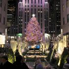 Weihnachtsbaum mit trompetenden Engeln am Rockefeller Center