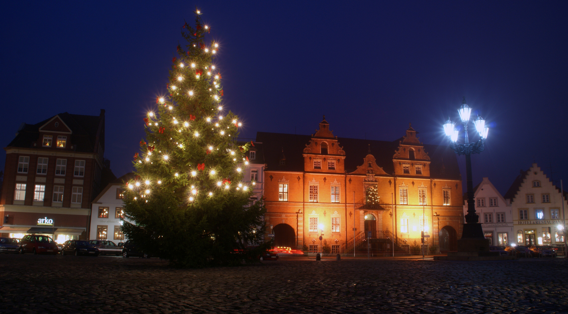 Weihnachtsbaum steht