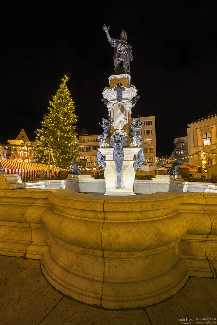 Weihnachtsbaum und Augustusbrunnen