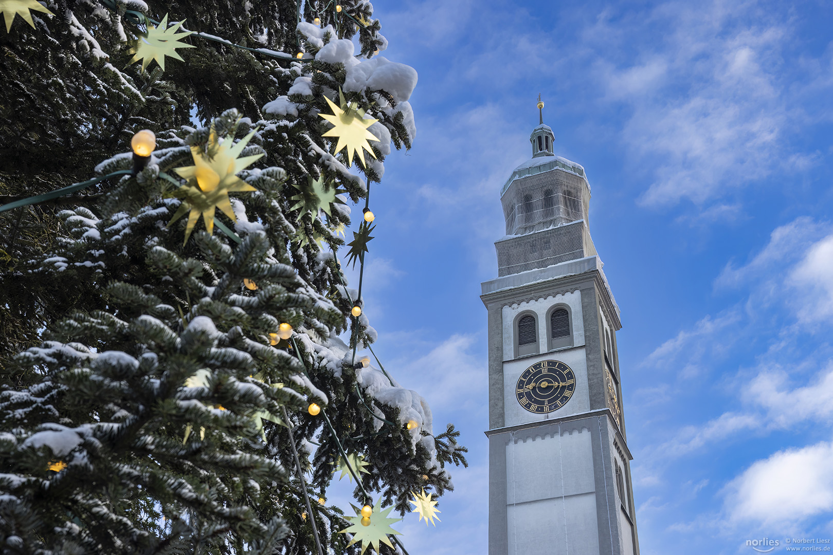 Weihnachtsbaum und Perlachturm am Christkindlesmarkt