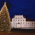Weihnachtsbaum vor dem Schloss Oranienburg
