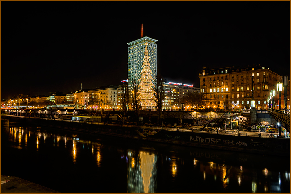 Weihnachtsbeleuchtung am Wiener Ringturm