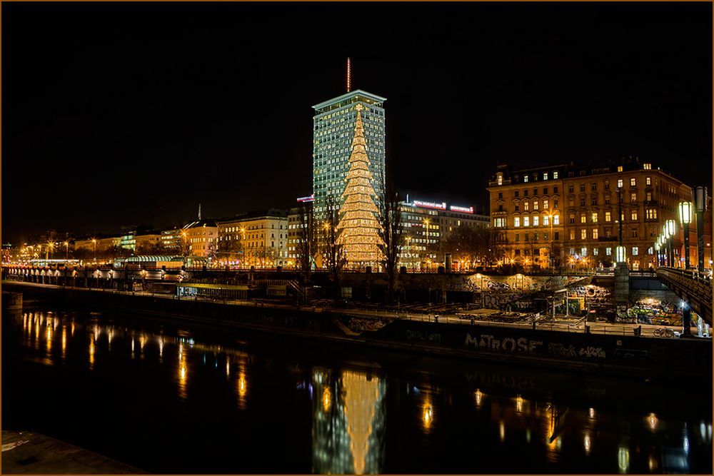 Weihnachtsbeleuchtung am Wiener Ringturm