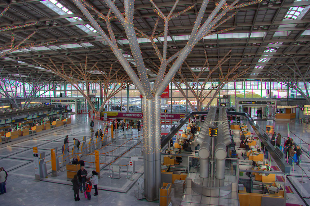 Weihnachtsbeleuchtung im Flughafen Stuttgart