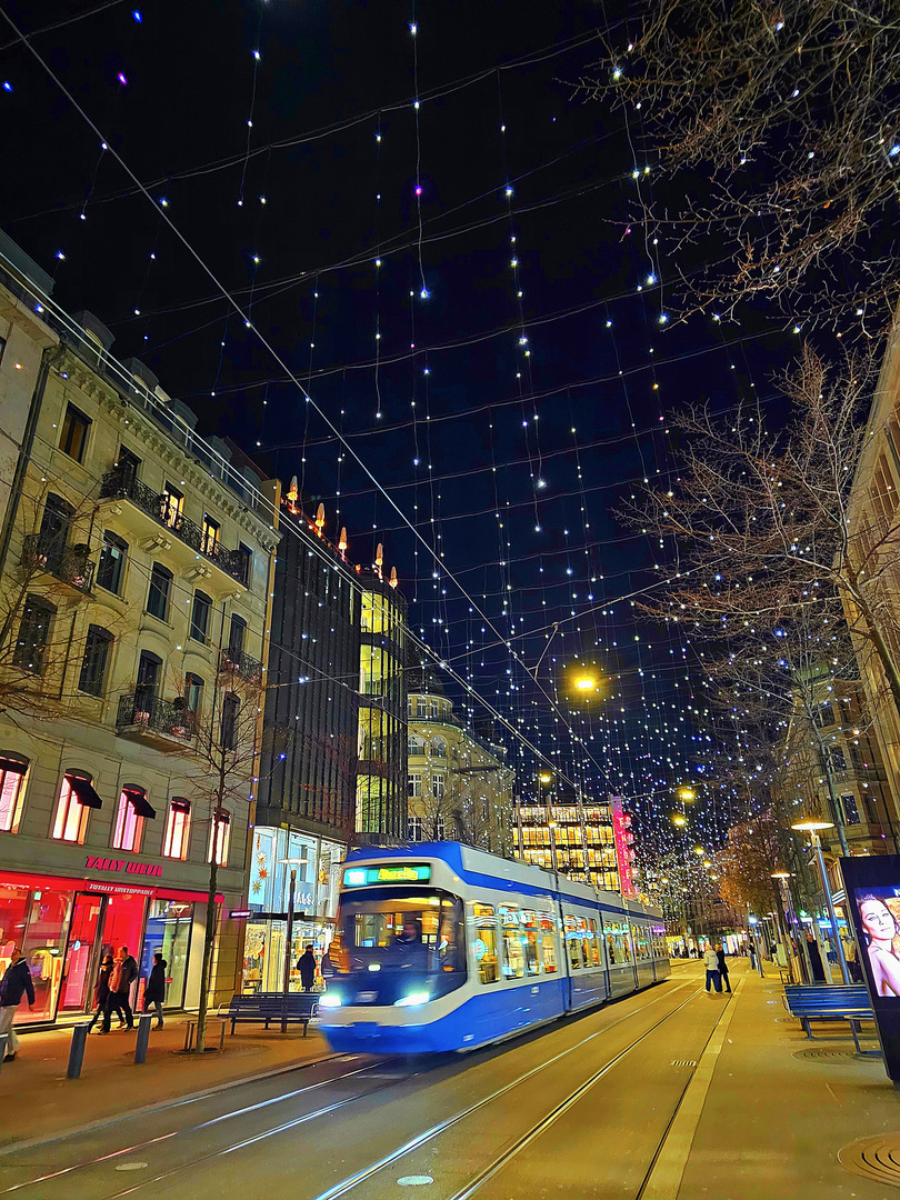 Weihnachtsbeleuchtung Lucy- Bahnhofstraße Zürich 