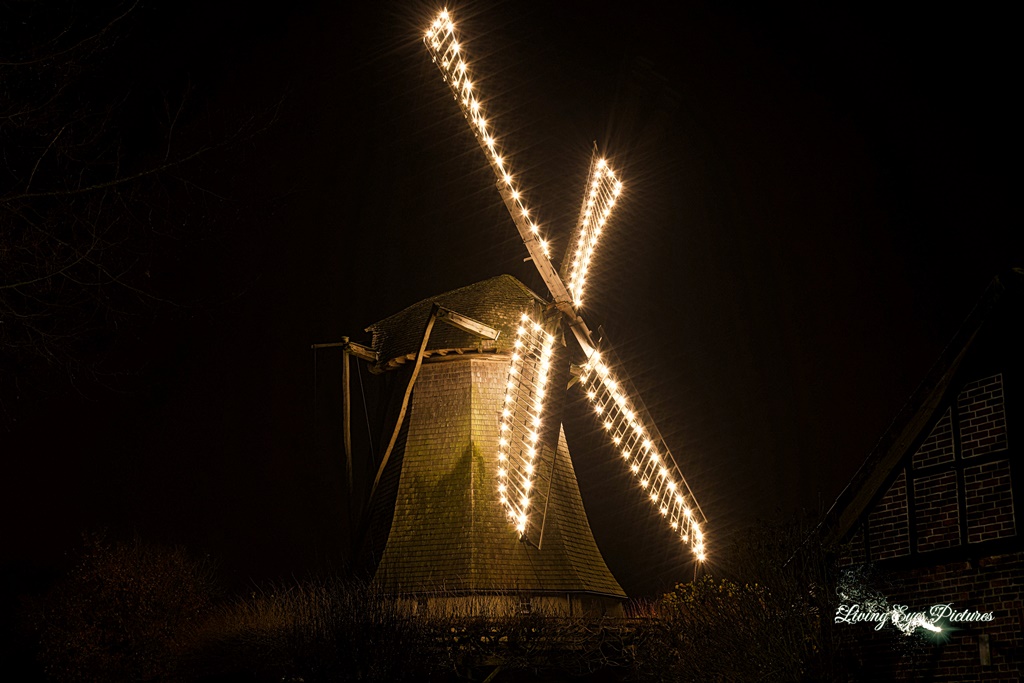 Weihnachtsbeleuchtung mal anders (Windmühle Destel)