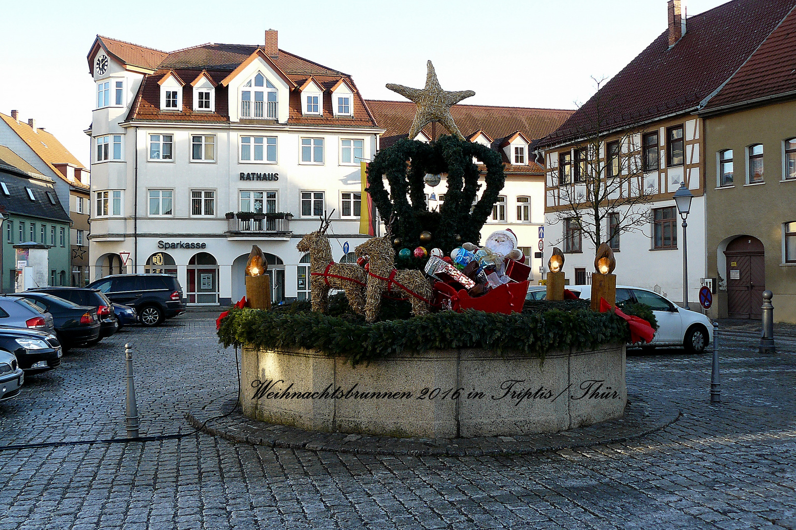 Weihnachtsbrunnen am Tag