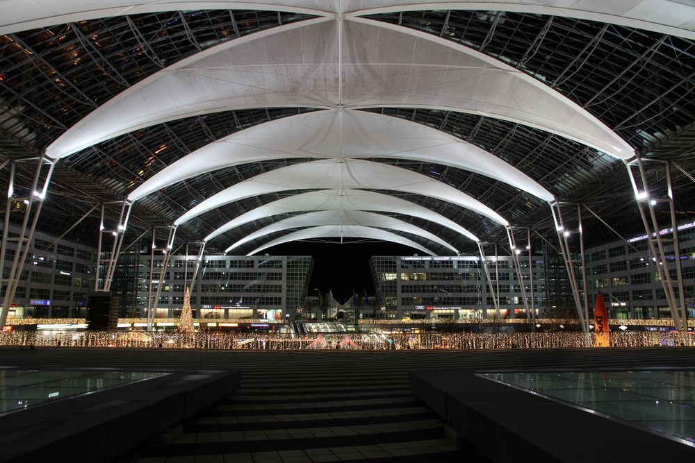 Weihnachtsdeko am Flughafen München