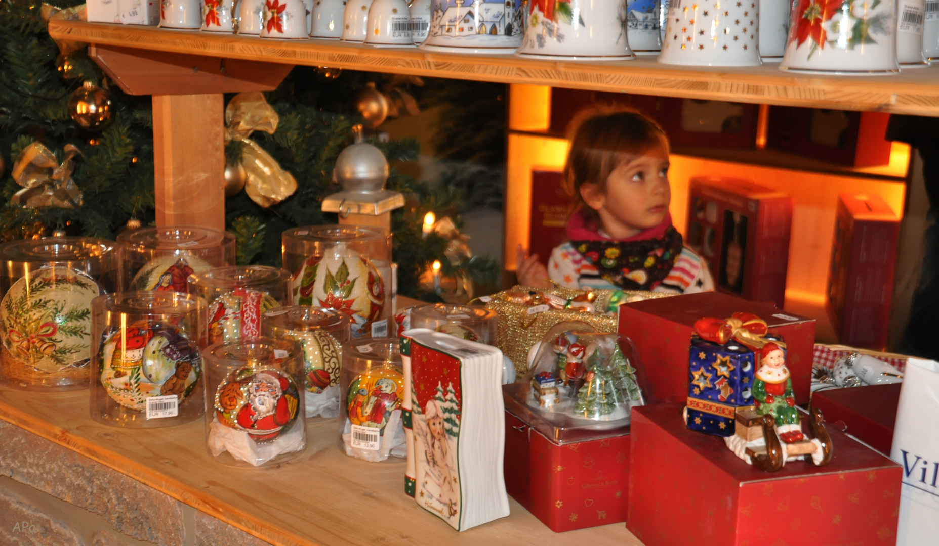 Weihnachtsdeko und Kinderaugen