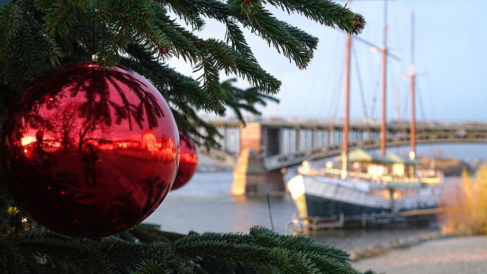 Weihnachtsdekor am Rhein