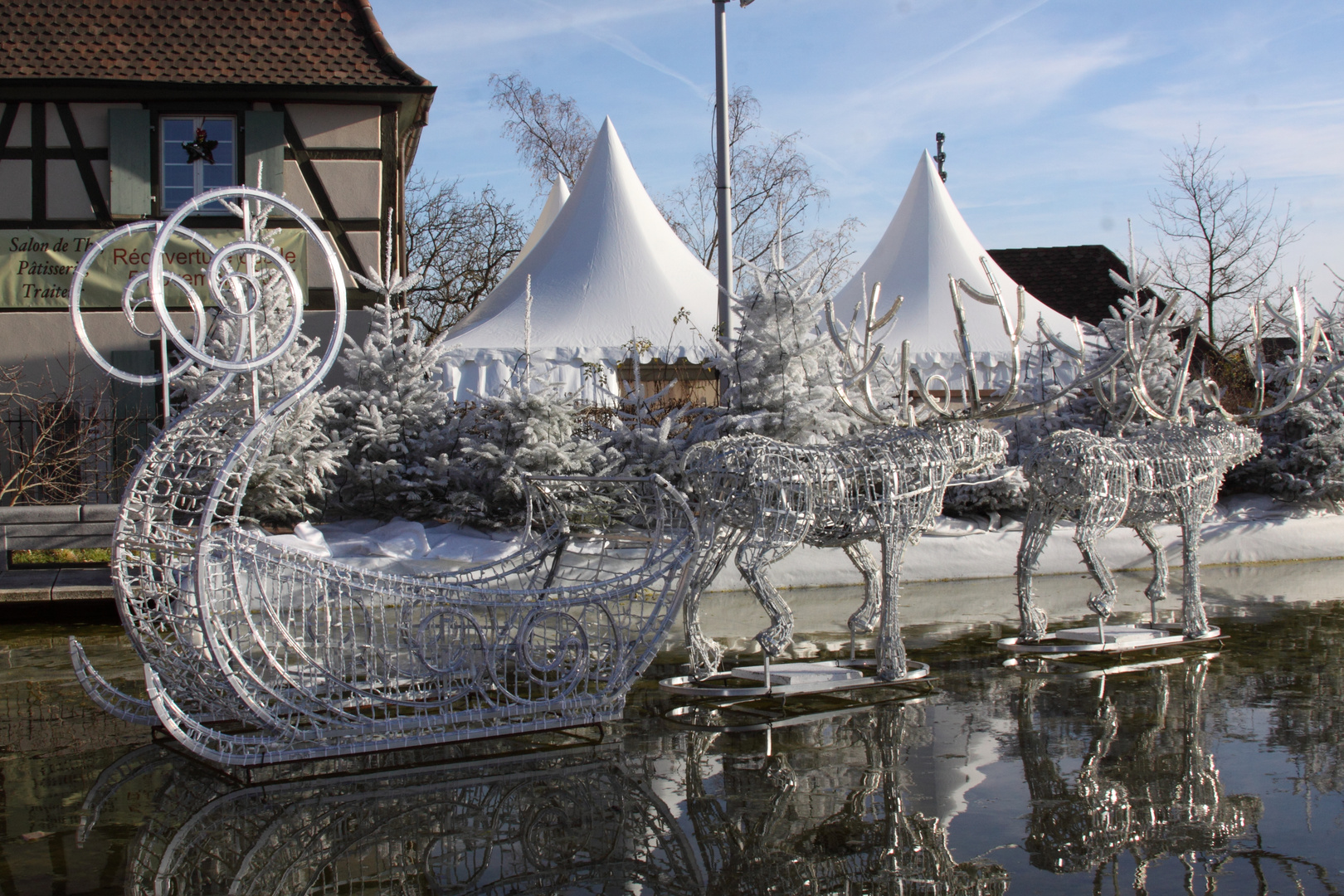 Weihnachtsdekoration in Ottmarsheim (Alsace)