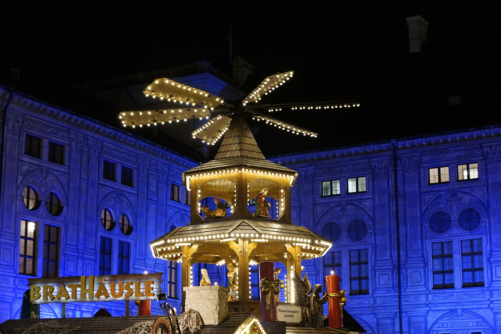 Weihnachtsdorf im Kaiserhof der Residenz