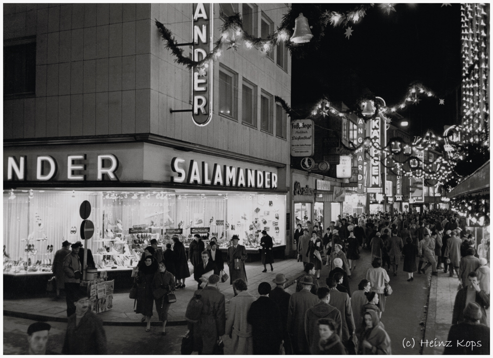 Weihnachtseinkauf auf der Kölner Hohe Straße, l