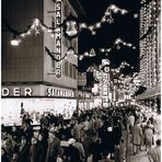 Weihnachtseinkauf auf der Kölner Hohe Straße, p 