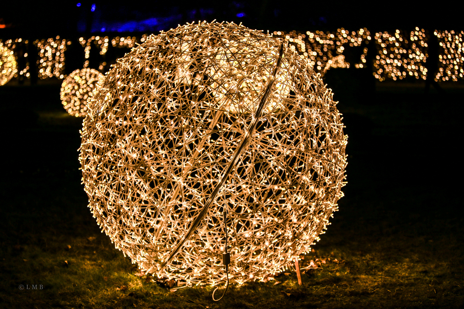 Weihnachtskugeln abschmücken