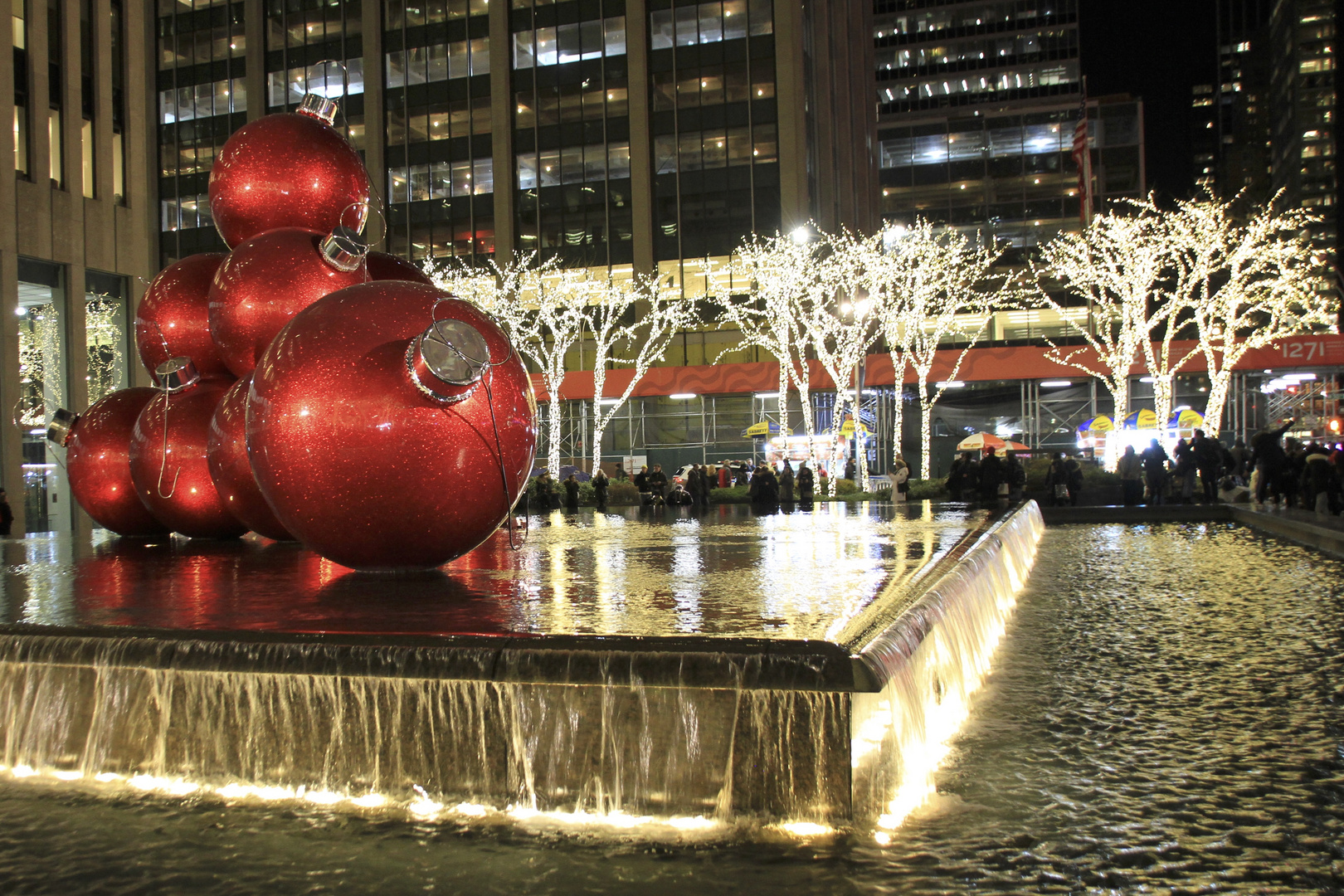 Weihnachtskugeln am Rockefeller Center 