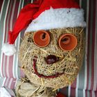 Weihnachtsmann als Strohfigur