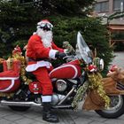 Weihnachtsmann auf Motorrad in Wilhelmshaven