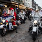 Weihnachtsmann mit Gefolge in Westerland (Sylt) ...