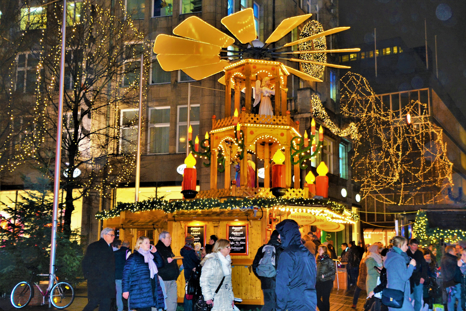 WEIHNACHTSMARKT 