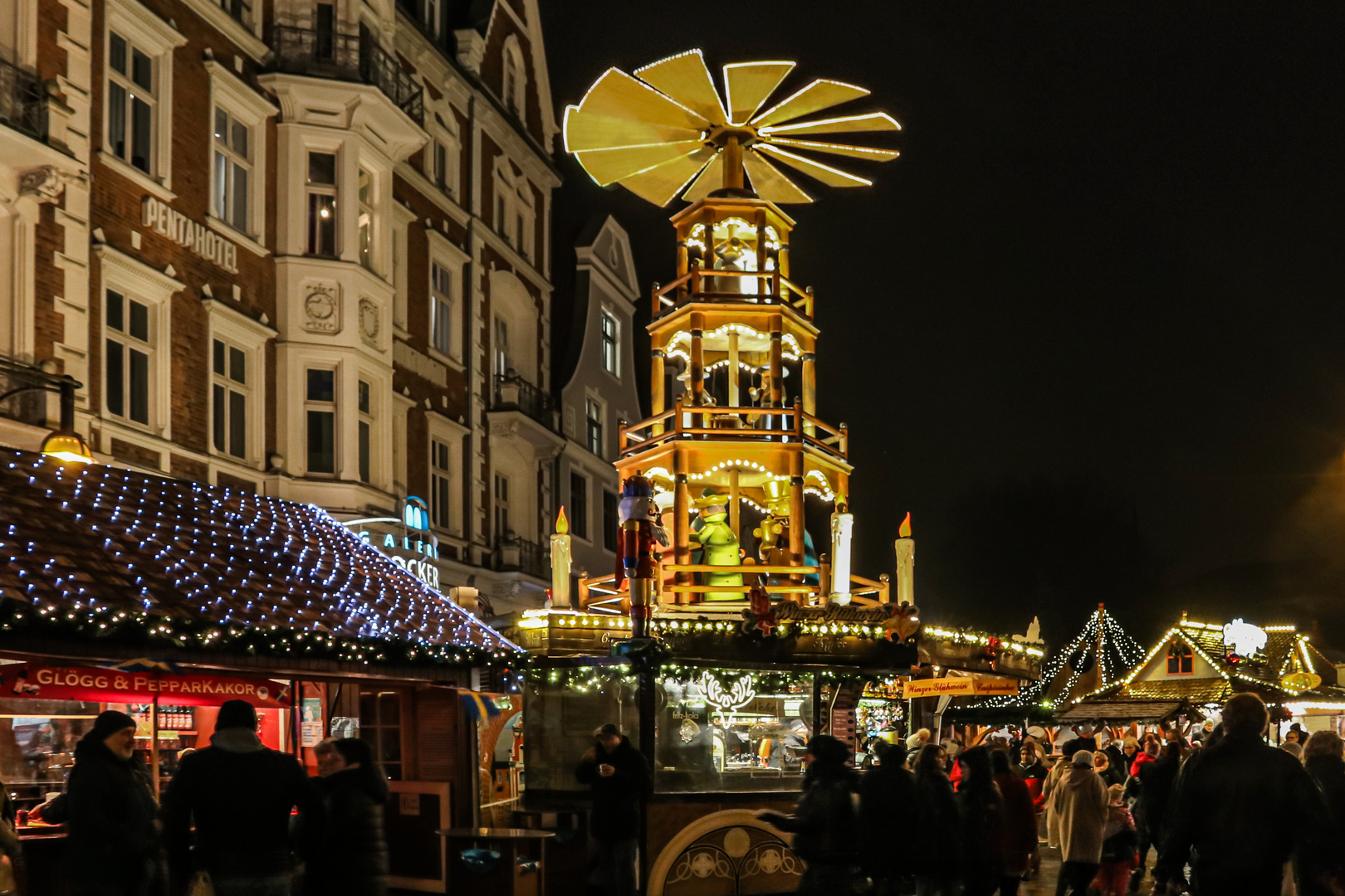 Weihnachtsmarkt am 1.Advent in Rostok in der Kröpeliner-Str. Str.