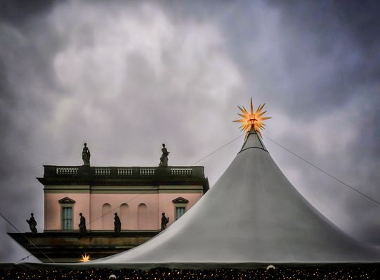 Weihnachtsmarkt am Bebelplatz