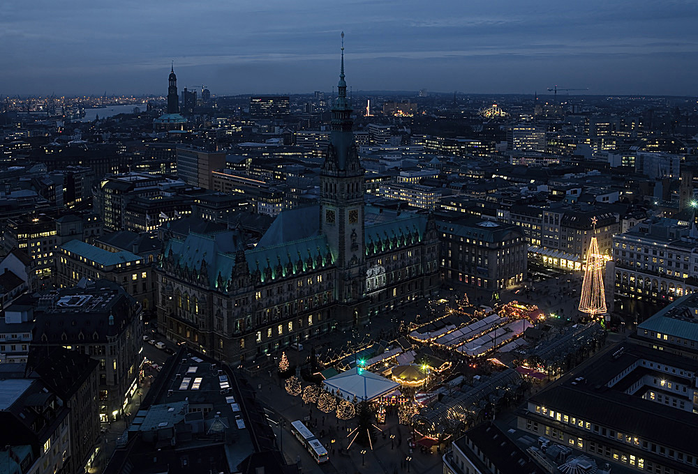 Weihnachtsmarkt am Hamburger Rathaus