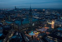 Weihnachtsmarkt am Hamburger Rathaus