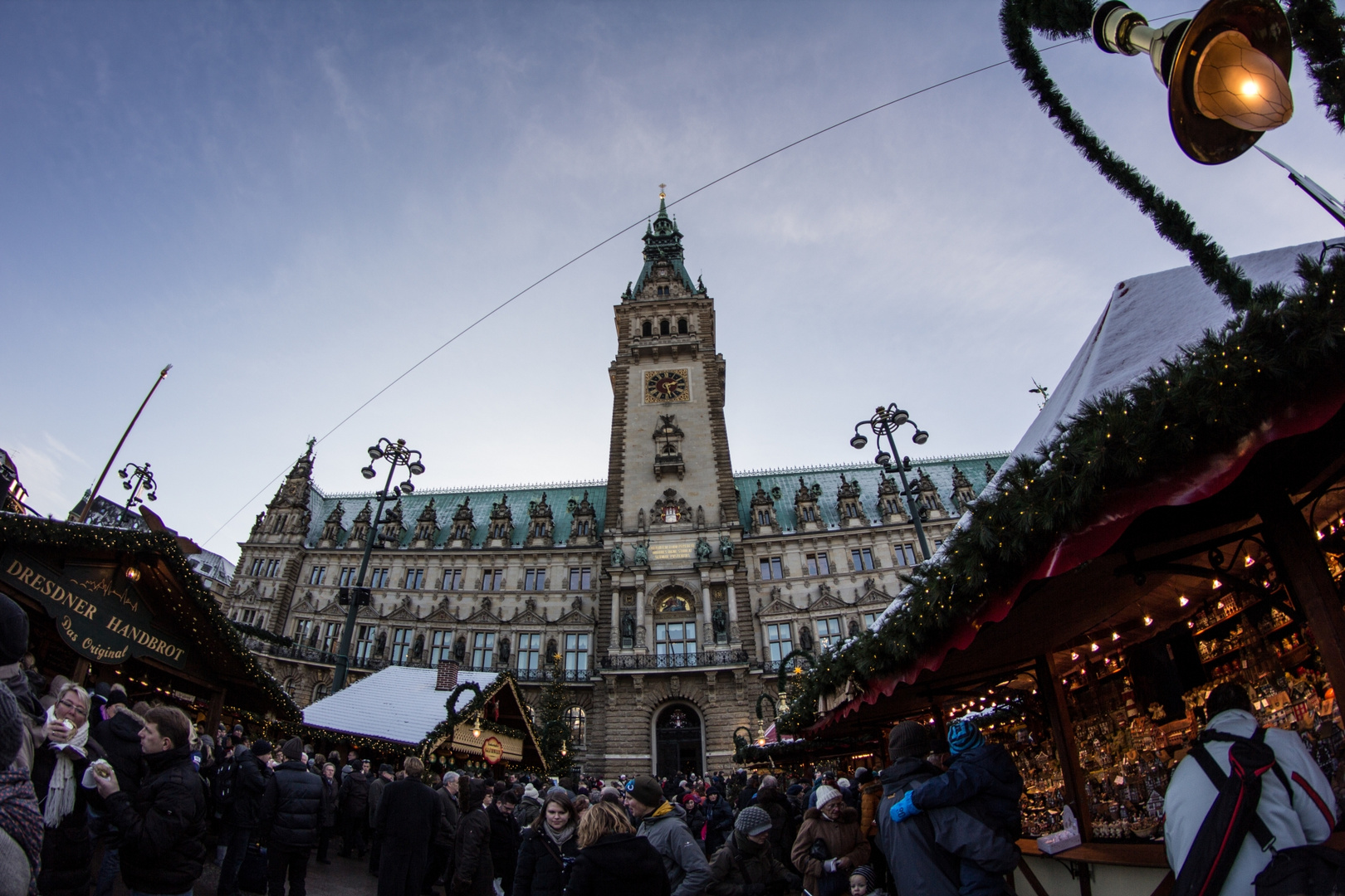 Weihnachtsmarkt am Hamburger Rathaus