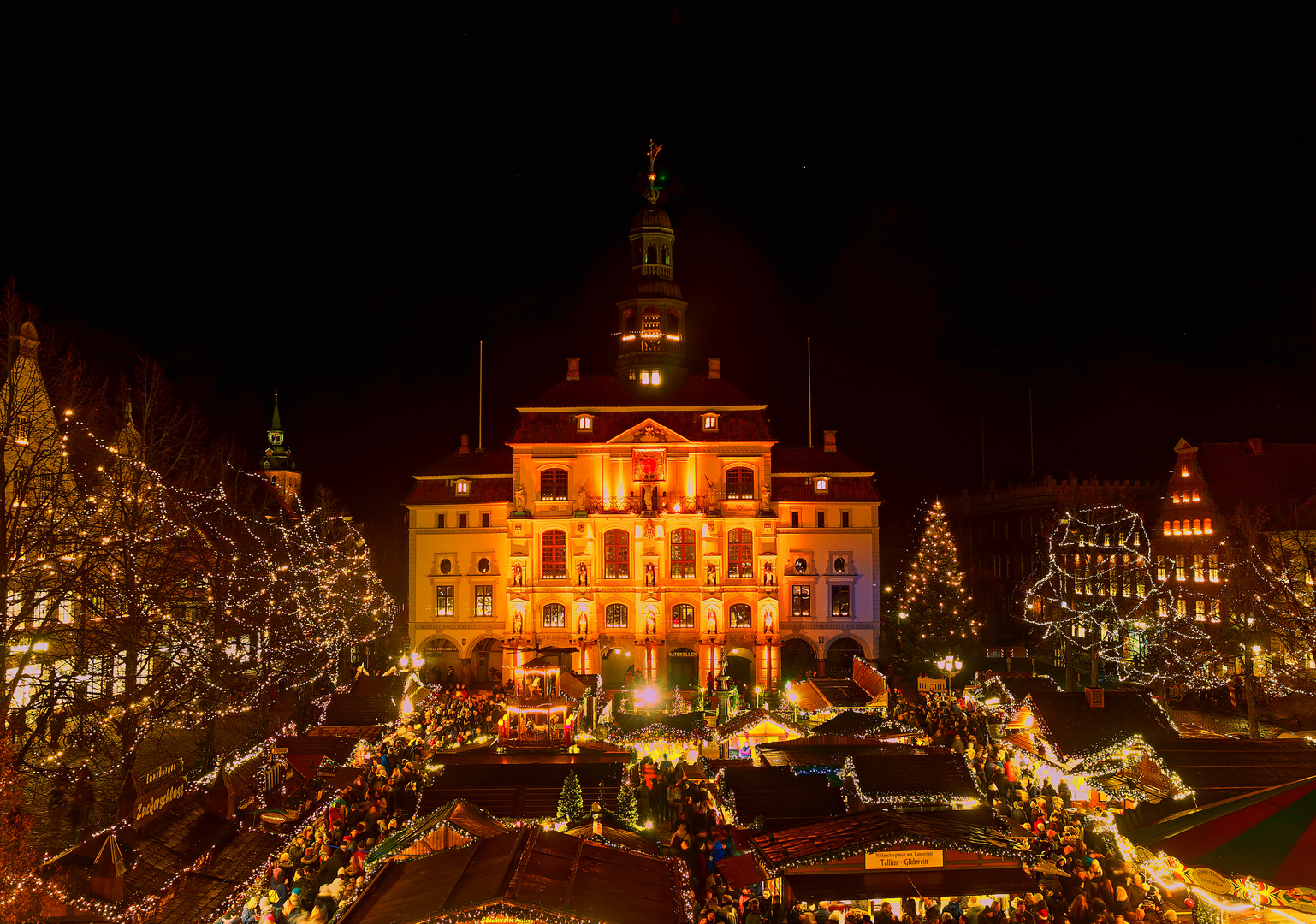 Weihnachtsmarkt am Lüneburger Rathaus Foto & Bild deutschland, europe
