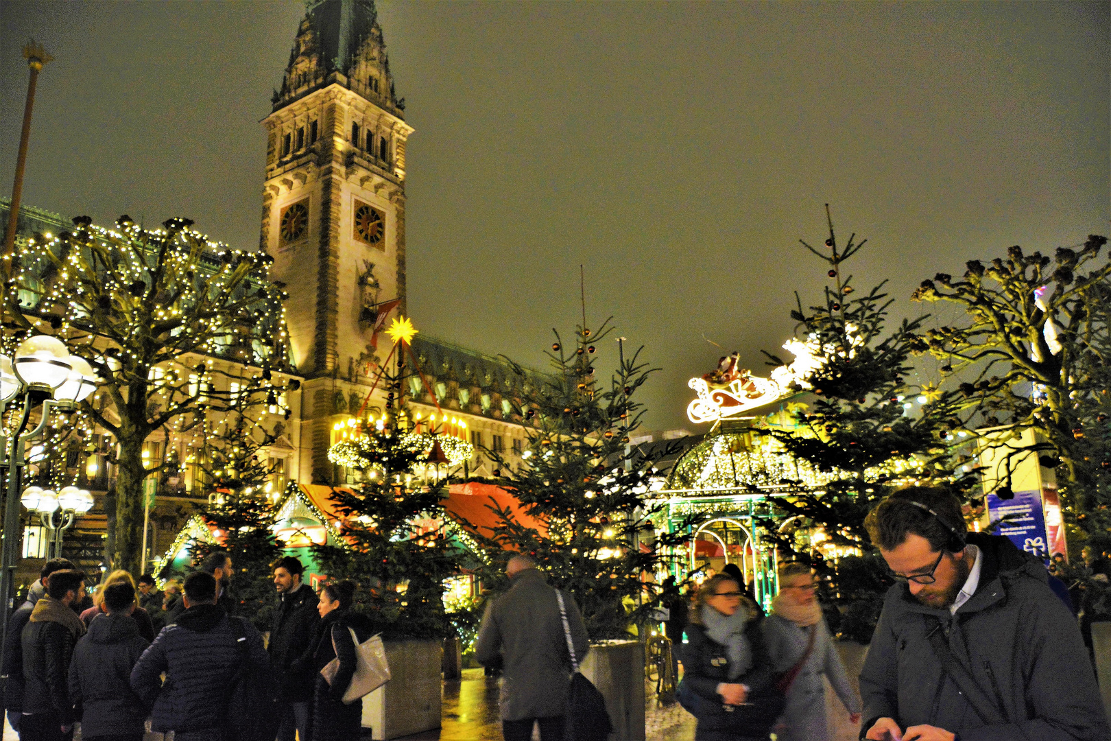 WEIHNACHTSMARKT am RATHAUS